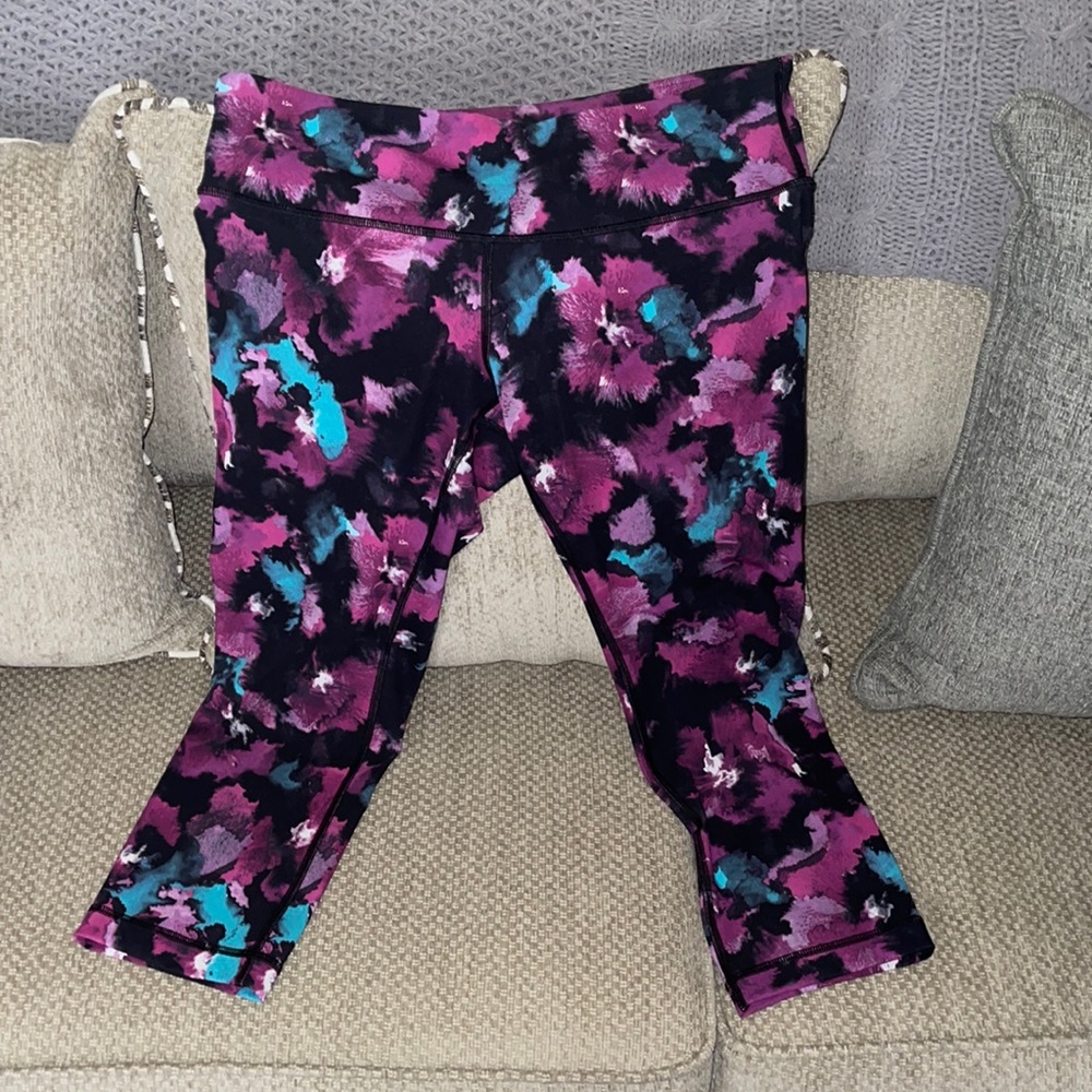 DONATED Lululemon crop